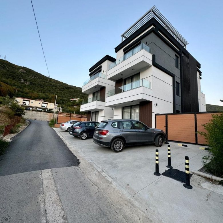 Lastva Grbaljska'da Daireler – Havuzlu Modern Evler, Budva'ya 5 km — Karadağ
