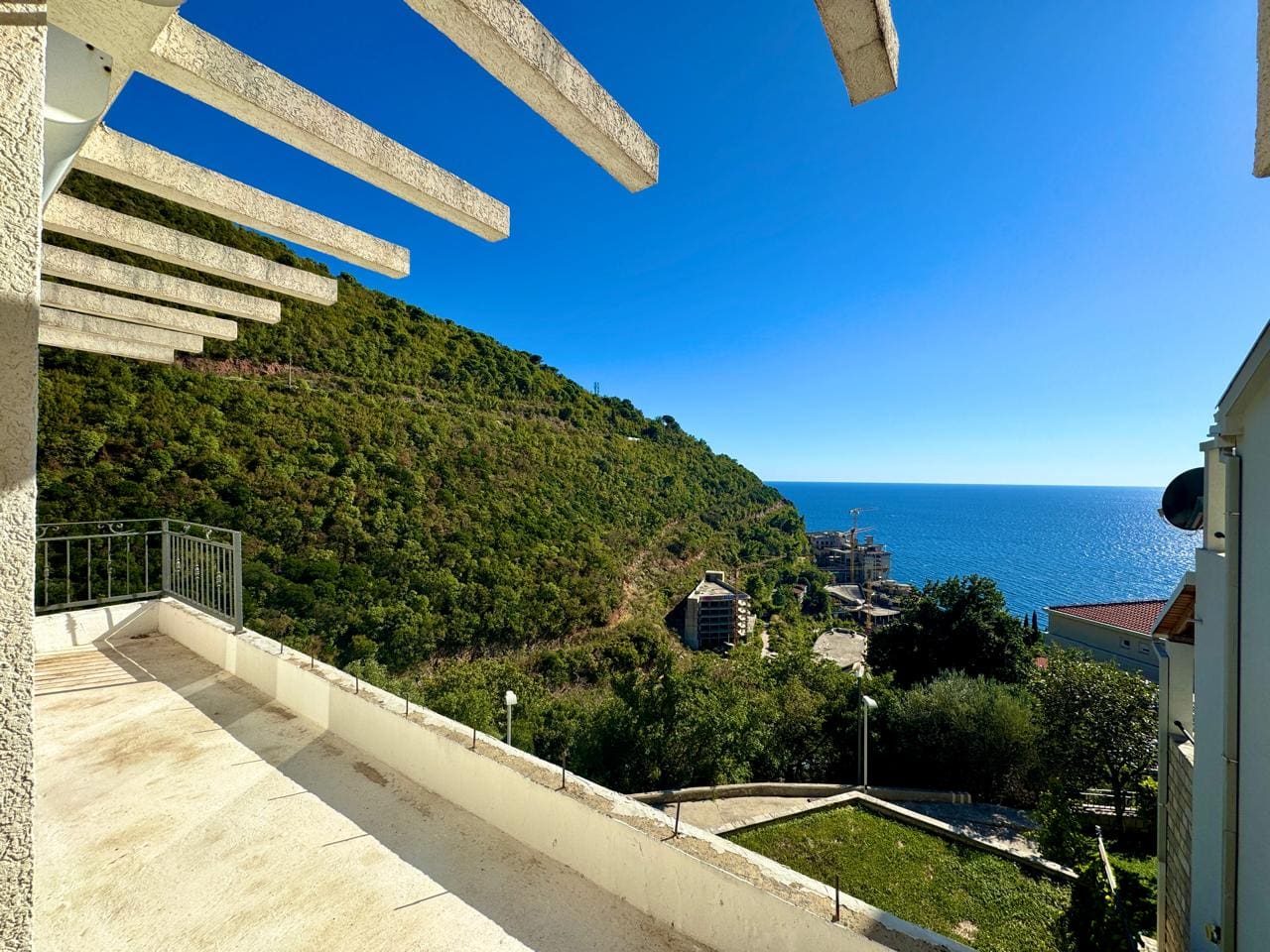 Townhouse with Sea View in Perazića Do – 250 m², 4 Bedrooms — Montenegro