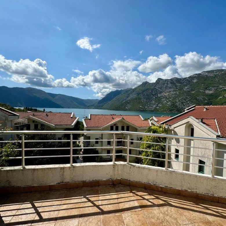 Risan Duplex Apartment – 130 m², Sea View & Pool — Montenegro
