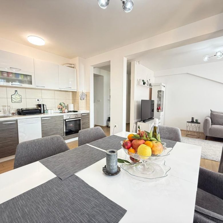 Dobra Voda Apartment – 73 m², Sea View, Garage, 230 m to the Sea