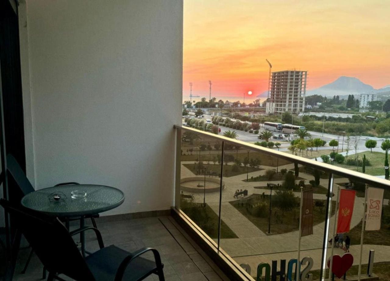 Bar Soho City Apartment – 65 m², Sea View, 3rd Floor — Montenegro