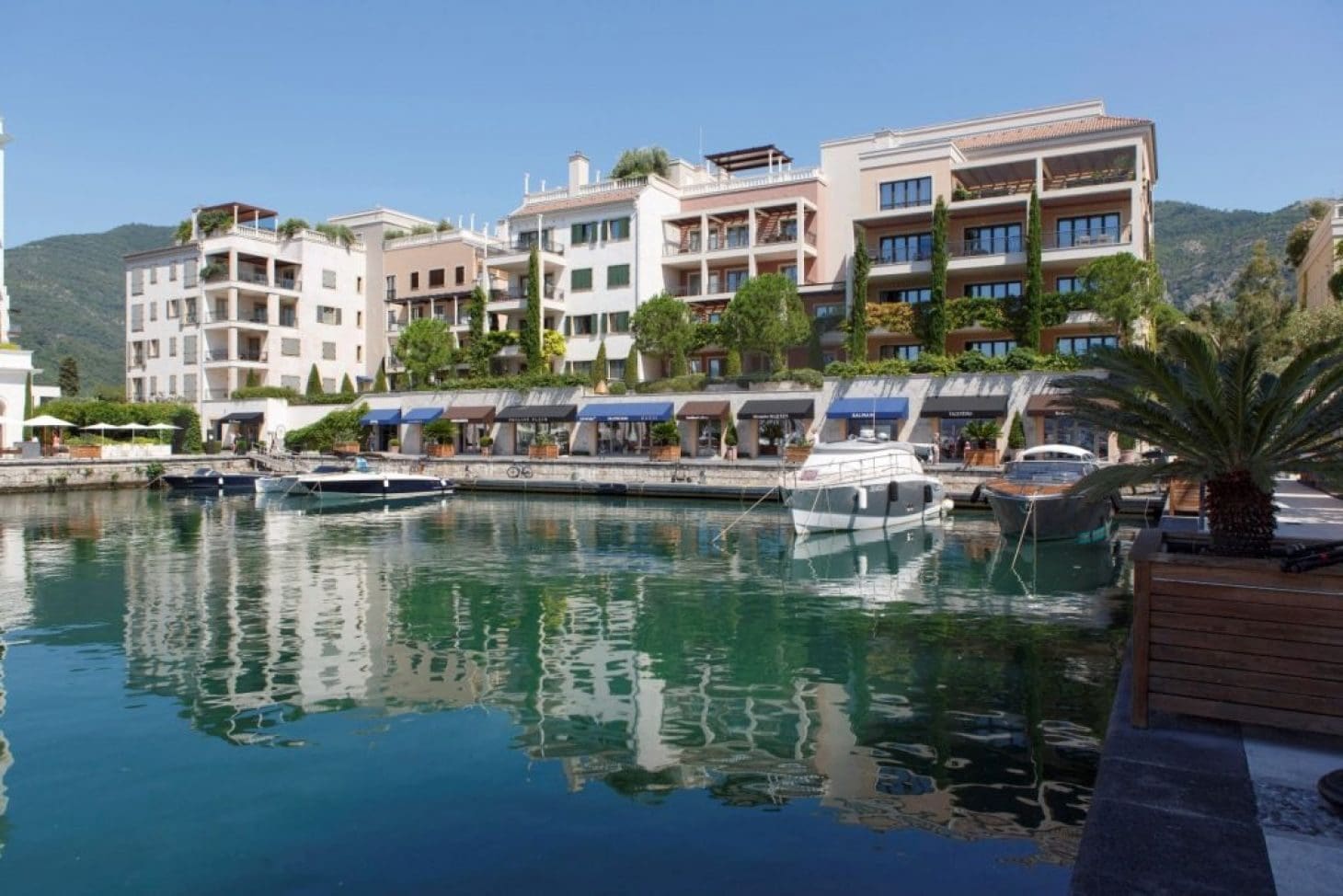property-in-complex-for-sale-in-montenegro Luxury Penthouse Porto Montenegro