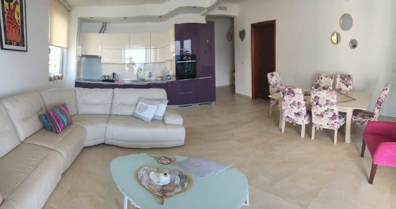 Dobra Voda'da Satılık Penthouse – 85 m² Yasal - Birinci Sınıf Sahil Konumu — Karadağ