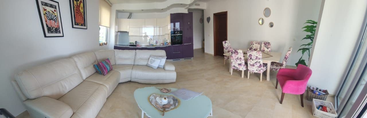 Dobra Voda'da Satılık Penthouse – 85 m² Yasal - Birinci Sınıf Sahil Konumu — Karadağ