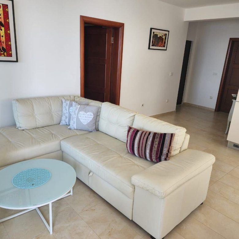Dobra Voda'da Satılık Penthouse – 85 m² Yasal - Birinci Sınıf Sahil Konumu — Karadağ