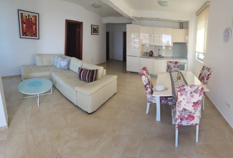 Dobra Voda'da Satılık Penthouse – 85 m² Yasal - Birinci Sınıf Sahil Konumu — Karadağ