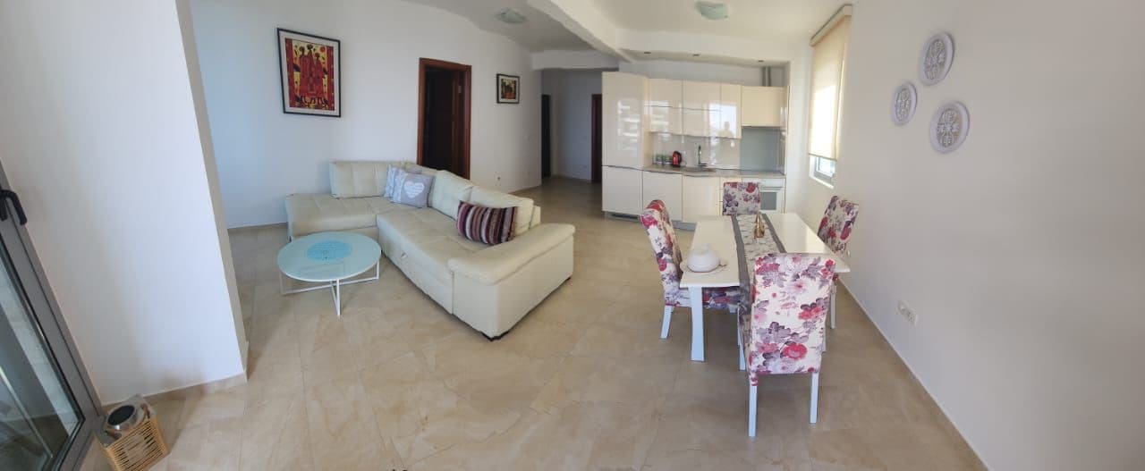 Dobra Voda'da Satılık Penthouse – 85 m² Yasal - Birinci Sınıf Sahil Konumu — Karadağ