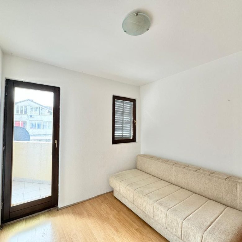 Продається однокімнатна квартира в Будві | 40 м² біля ресторану Kužina, Чорногорія