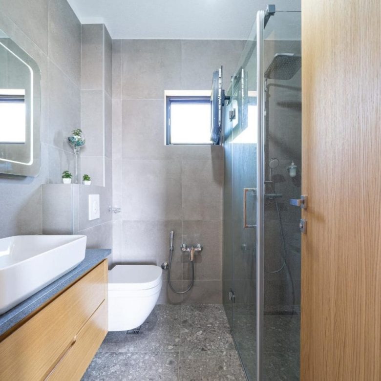 Apartment for Sale in Tivat — Top Floor, Sea View & 3 Private Parking Spaces — Montenegro