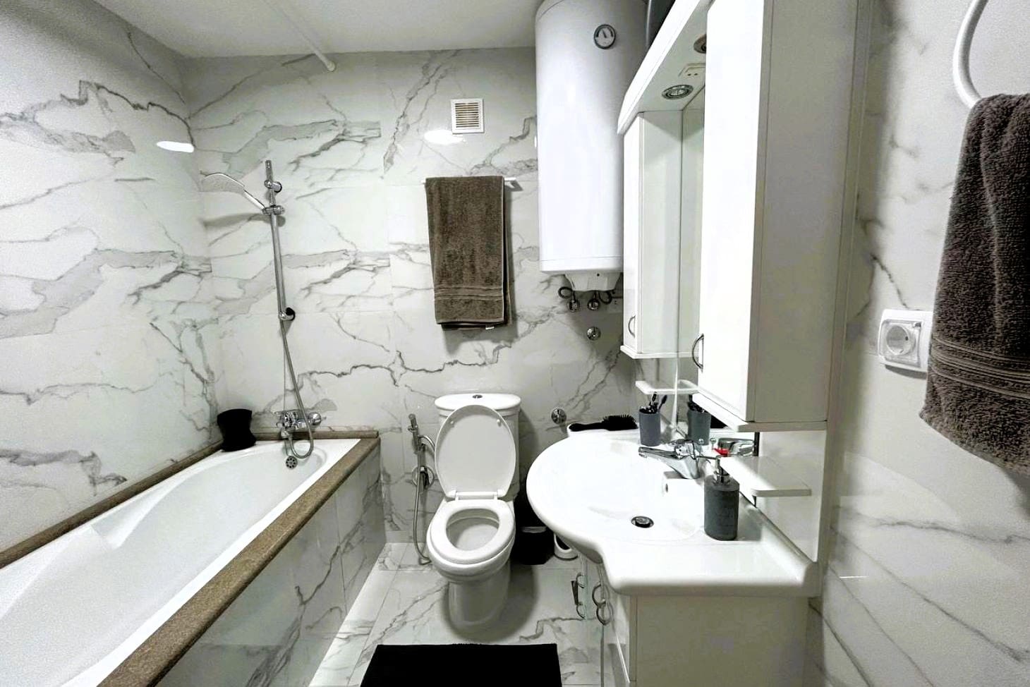 2-Bedroom Apartment Tivat 83m² | Porto Montenegro - 10min, Montenegro