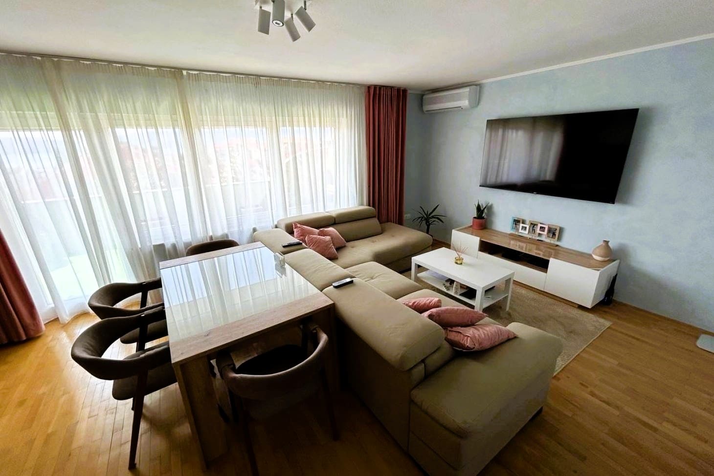 2-bedroom-apartmen- for-sale-Tivat-11 2-Bedroom Apartment Tivat 83m² | Porto Montenegro - 10min, Montenegro