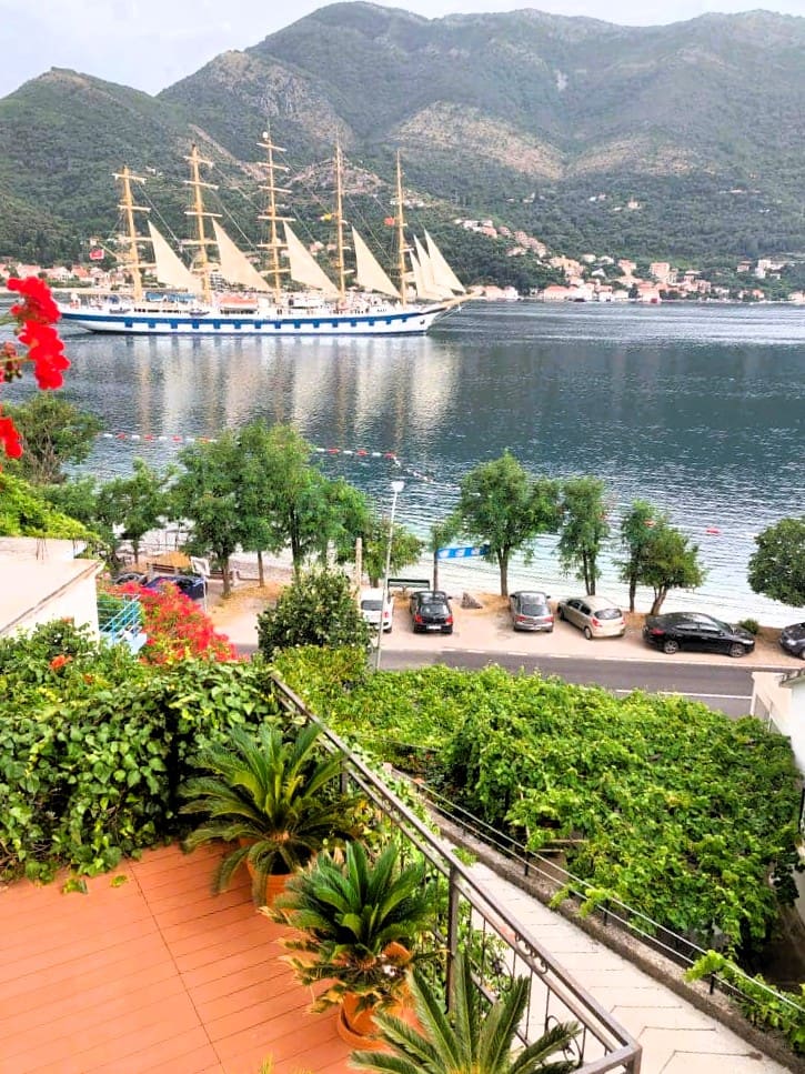 Lepetane Apartment with Sauna 180m² | Tivat Bay | 50m Beach — Montenegro