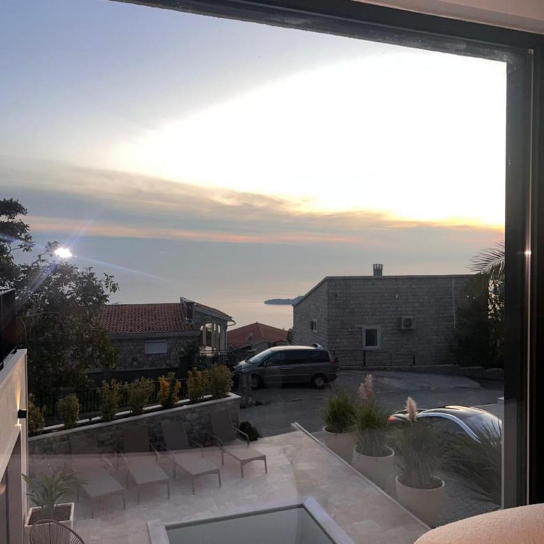 Luksuzna vila u Kuljačama Budva – 257m² raj sa pogledom na more — nekretnine Crna Gora