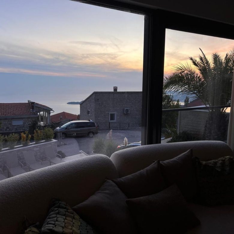 Luksuzna vila u Kuljačama Budva – 257m² raj sa pogledom na more — nekretnine Crna Gora