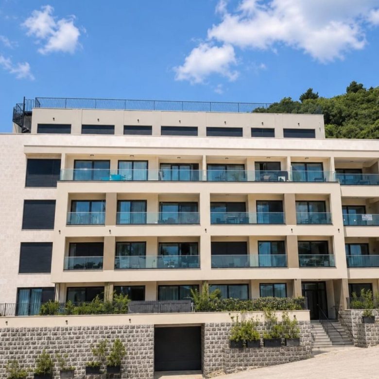 Penthouse u Budvi, Crna Gora — 146 m² + 150 m² terasa, panoramski pogled na more, novo 2024
