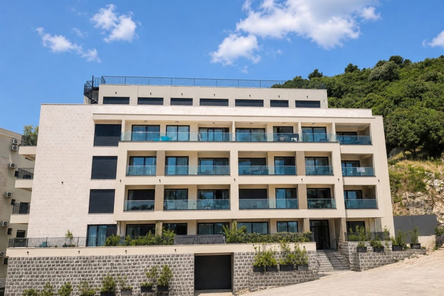 Penthouse u Budvi, Crna Gora — 146 m² + 150 m² terasa, panoramski pogled na more, novo 2024