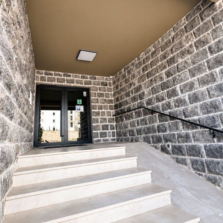 Penthouse u Budvi, Crna Gora — 146 m² + 150 m² terasa, panoramski pogled na more, novo 2024