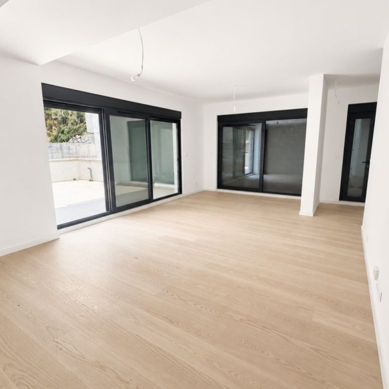 Penthouse u Budvi, Crna Gora — 146 m² + 150 m² terasa, panoramski pogled na more, novo 2024