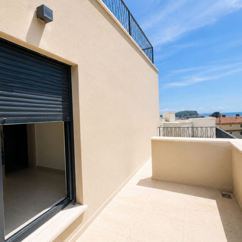 Penthouse u Budvi, Crna Gora — 146 m² + 150 m² terasa, panoramski pogled na more, novo 2024