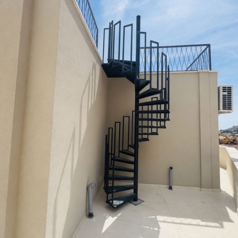 Penthouse u Budvi, Crna Gora — 146 m² + 150 m² terasa, panoramski pogled na more, novo 2024