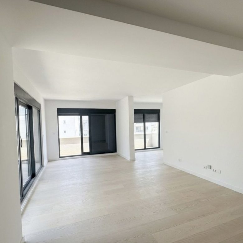 Penthouse u Budvi, Crna Gora — 146 m² + 150 m² terasa, panoramski pogled na more, novo 2024
