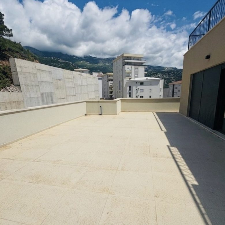 Penthouse u Budvi, Crna Gora — 146 m² + 150 m² terasa, panoramski pogled na more, novo 2024