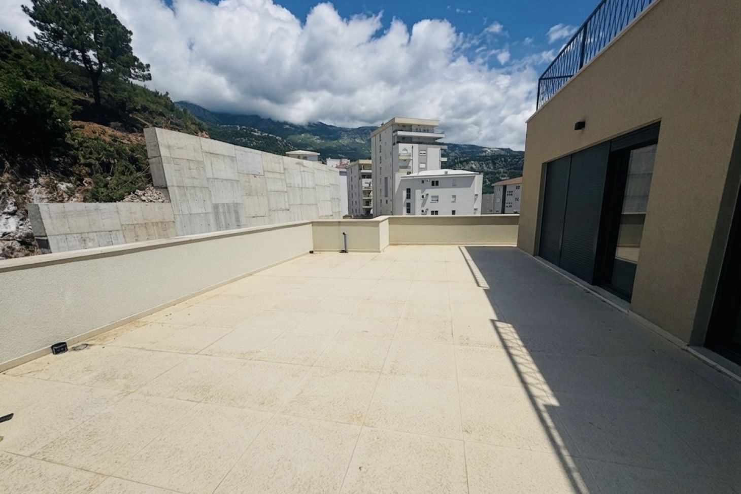 Penthouse u Budvi, Crna Gora — 146 m² + 150 m² terasa, panoramski pogled na more, novo 2024